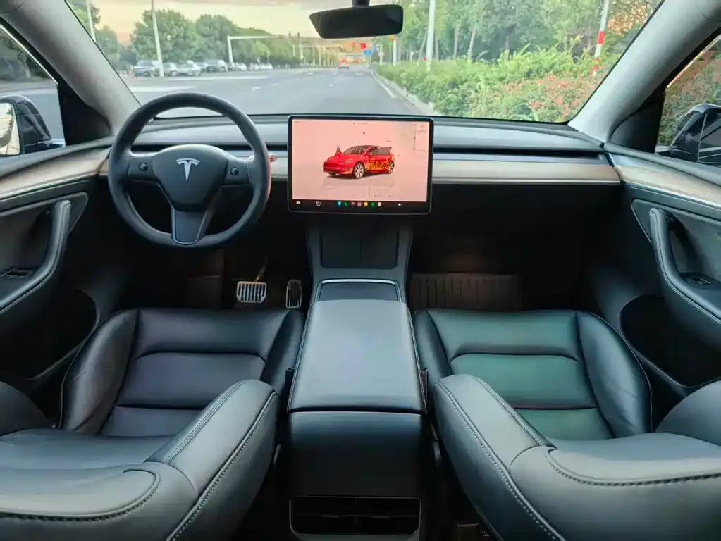 Tesla Model Y — фото 10