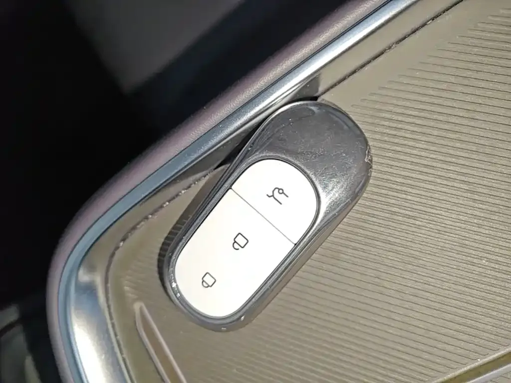 Leapmotor B10 — фото 10