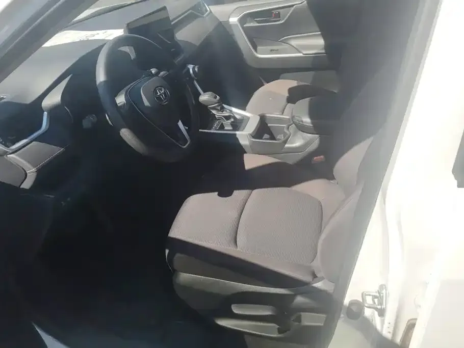 Toyota RAV4 — фото 3