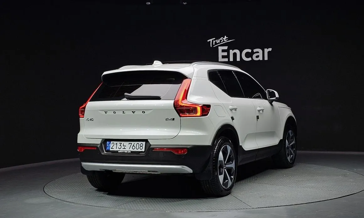 Volvo XC40 — фото 4