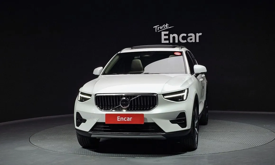 Volvo XC40 — фото 3