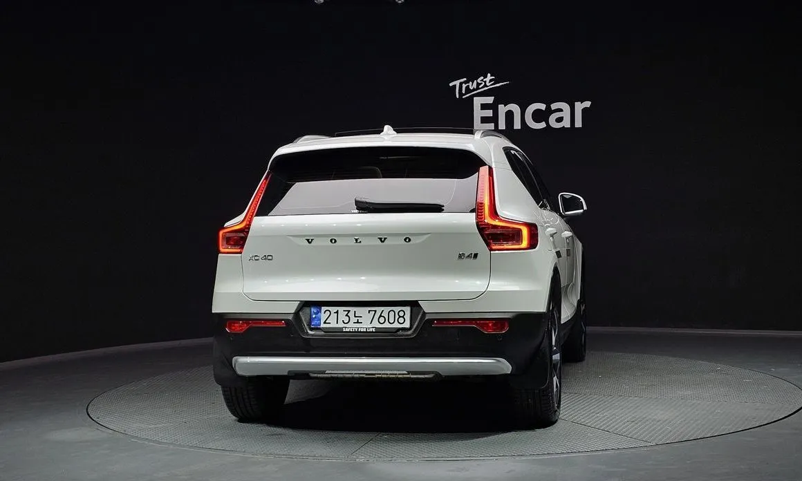 Volvo XC40 — фото 6