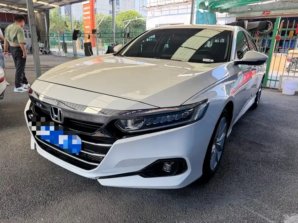 Honda Accord — фото 1