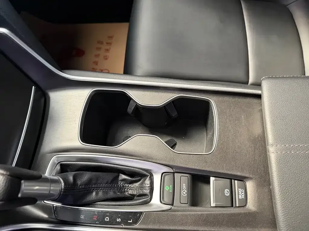Honda Accord — фото 6