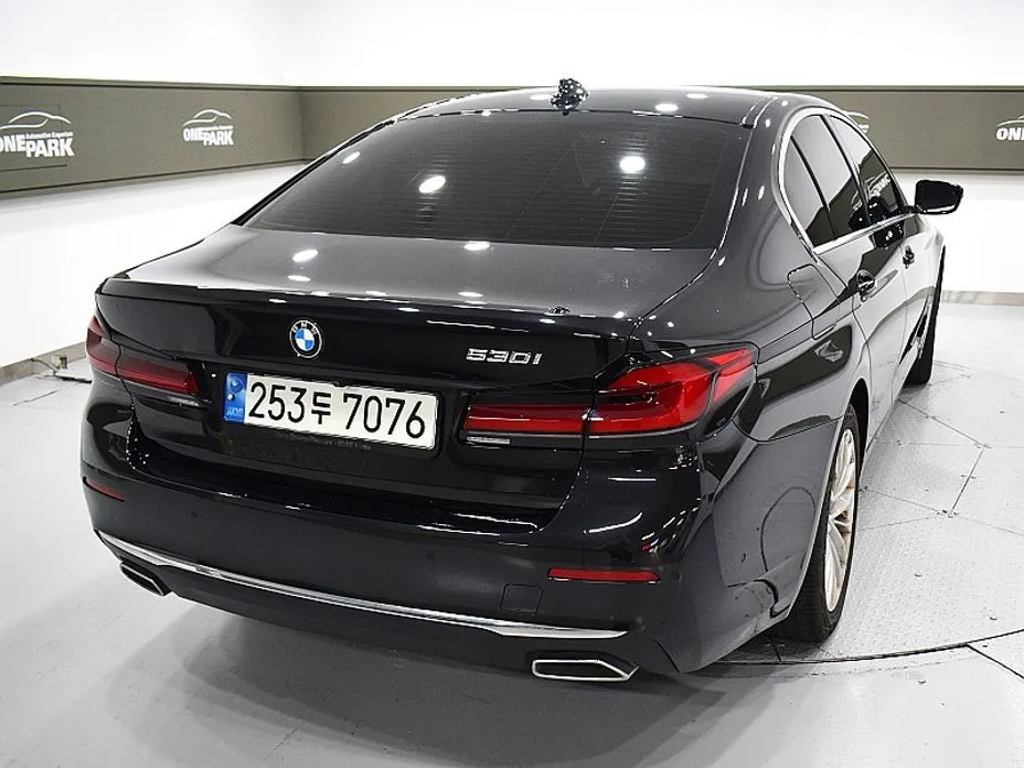 BMW 5-Series — фото 10