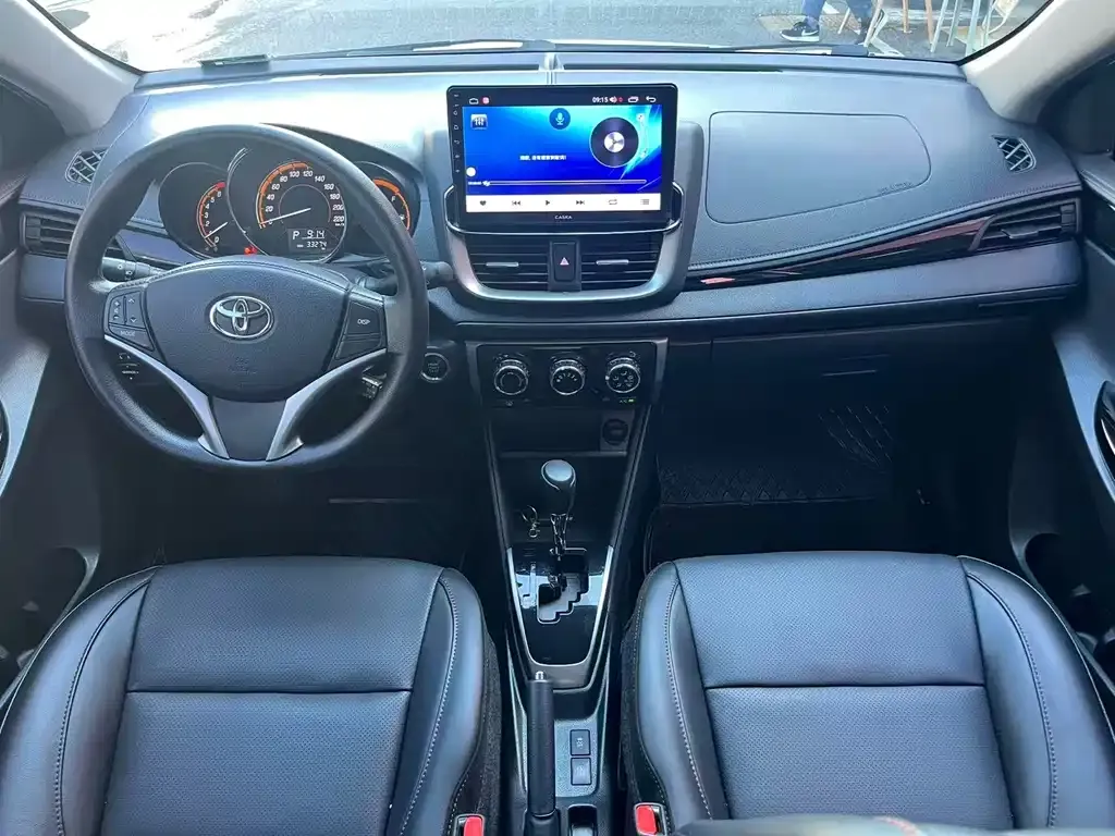 Toyota Yaris L — фото 3