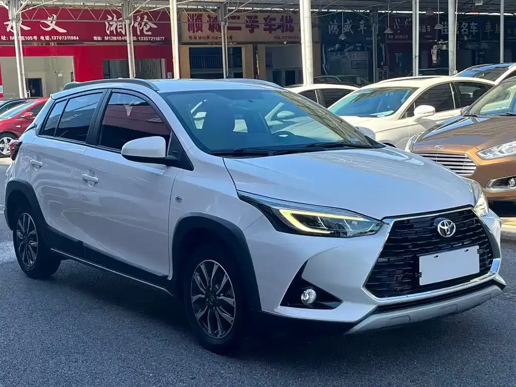 Toyota Yaris L — фото 10