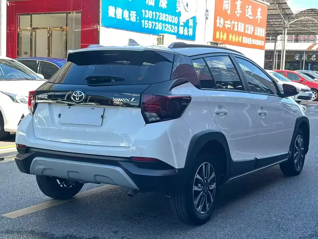 Toyota Yaris L — фото 7
