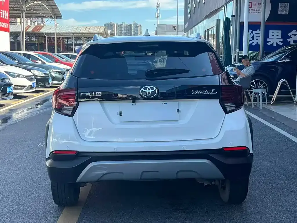 Toyota Yaris L — фото 9