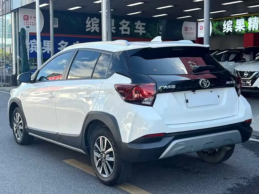 Toyota Yaris L — фото 8