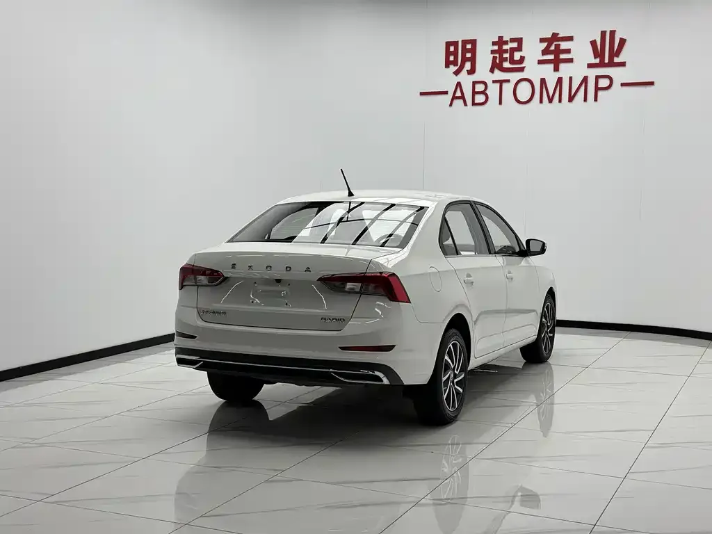 Skoda Rapid — фото 2