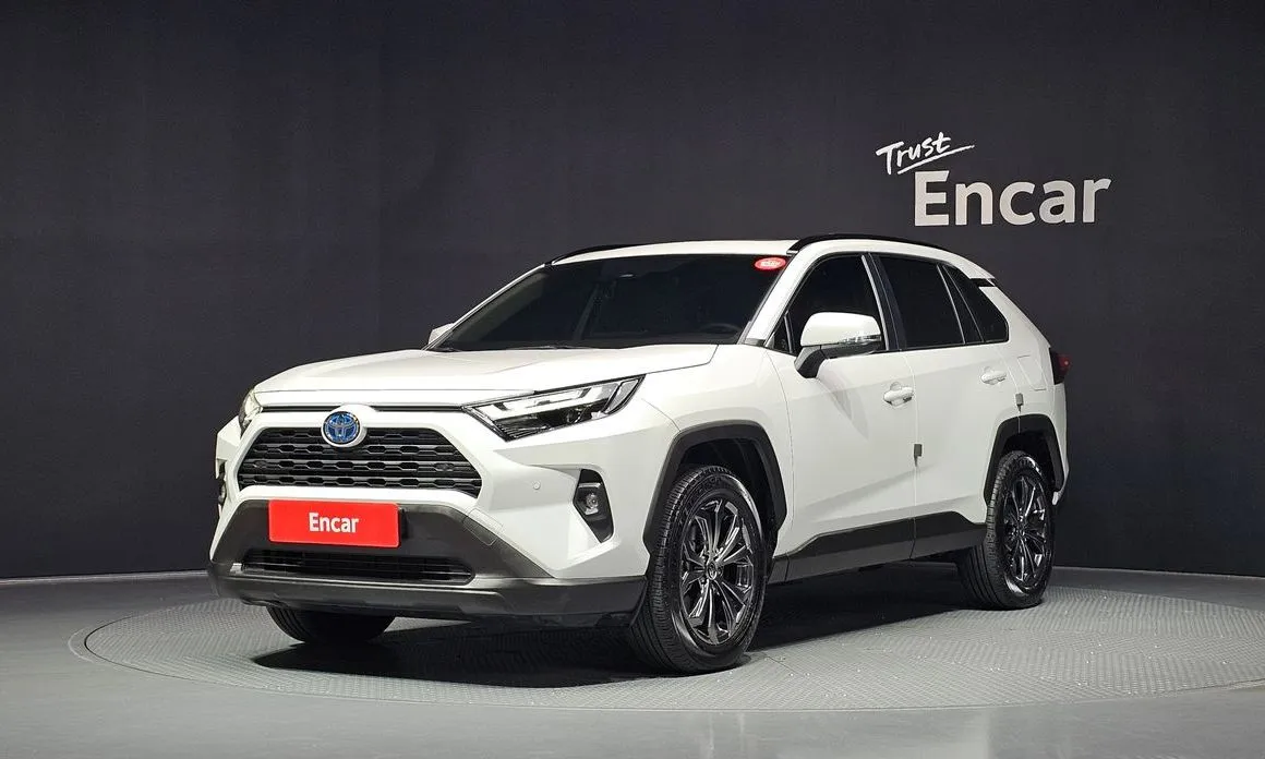 Toyota RAV4 — фото 1