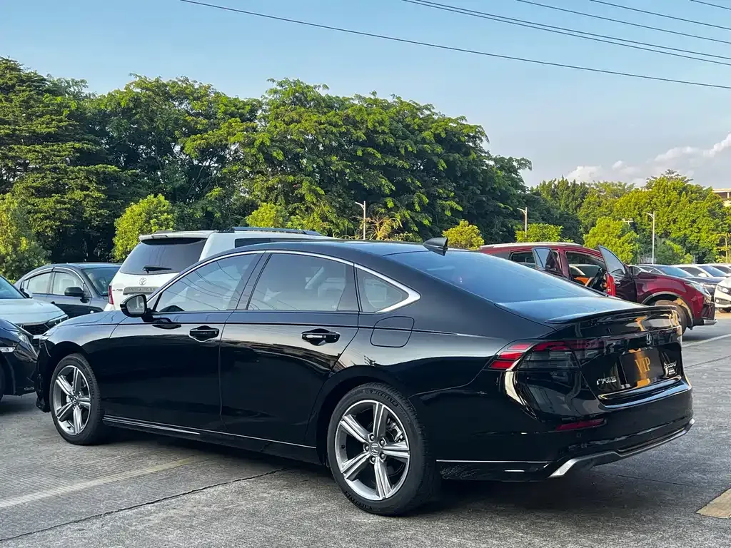 Honda Accord — фото 5