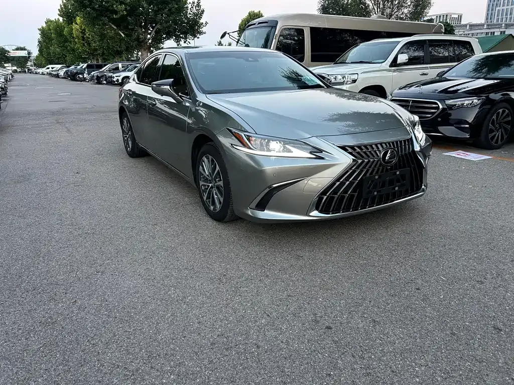 Lexus ES — фото 10