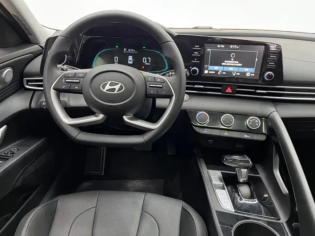 Hyundai Elantra — фото 8