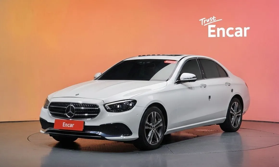 Mercedes-Benz E-Class — фото 1