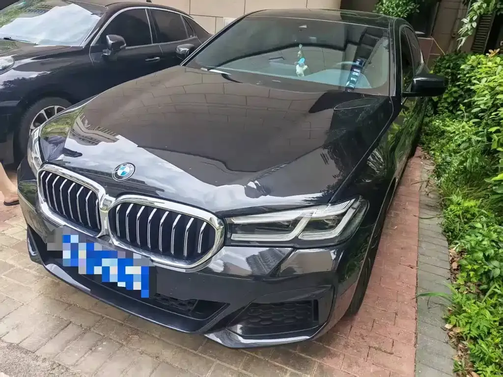 BMW 5 Series — фото 1