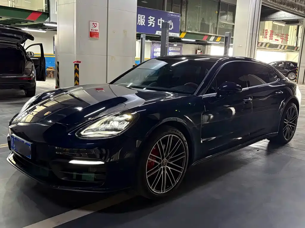 Porsche Panamera — фото 1
