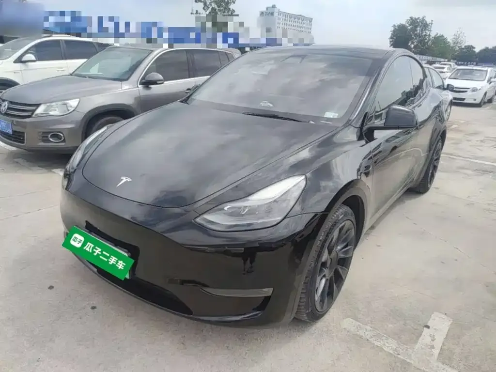 Tesla Model Y — фото 1