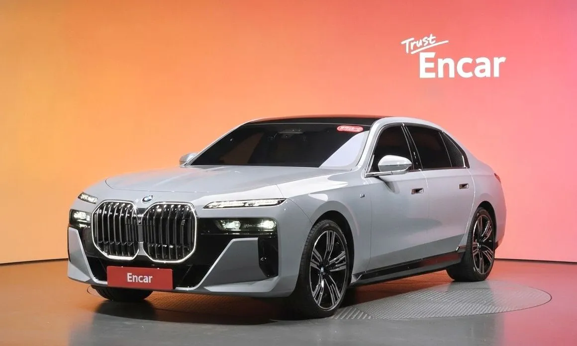 BMW i7 — фото 1
