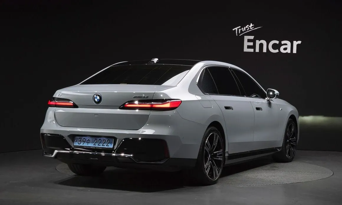 BMW i7 — фото 3