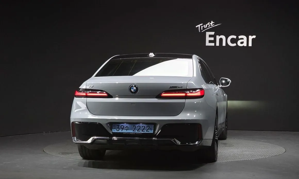 BMW i7 — фото 2