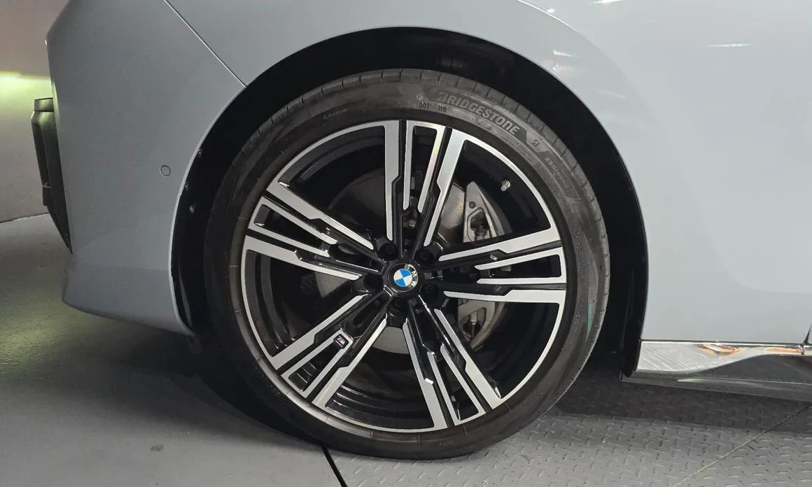 BMW i7 — фото 5