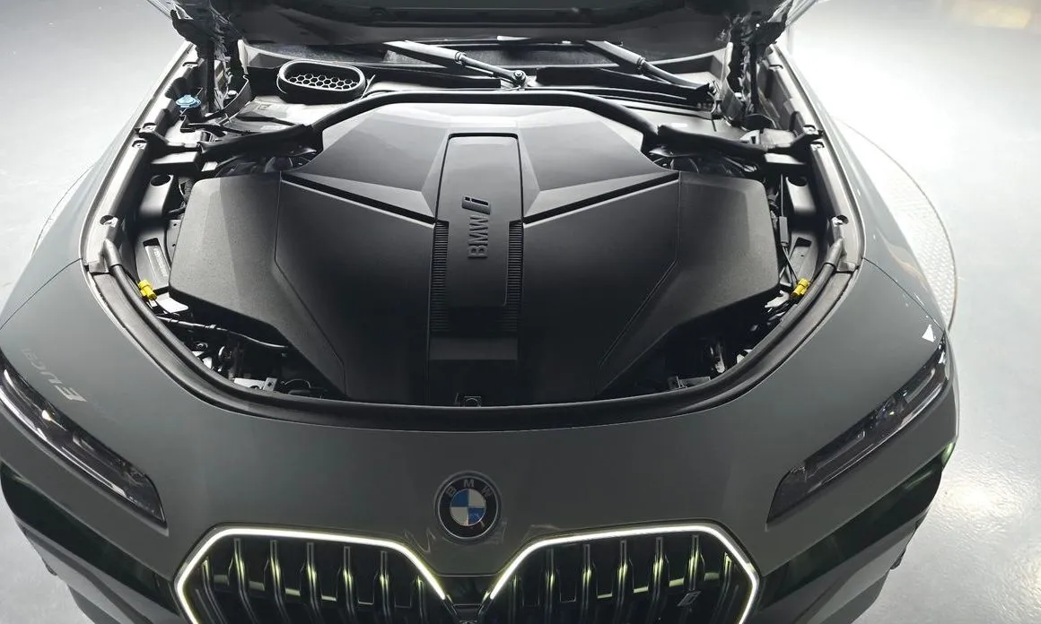 BMW i7 — фото 7