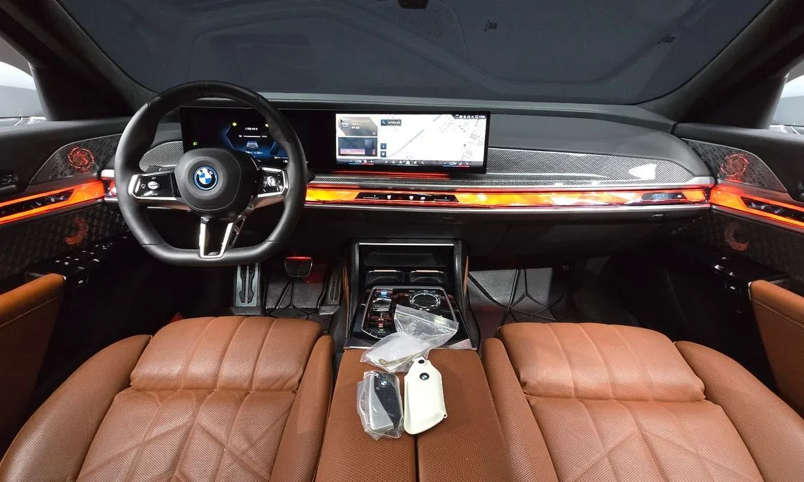 BMW i7 — фото 8