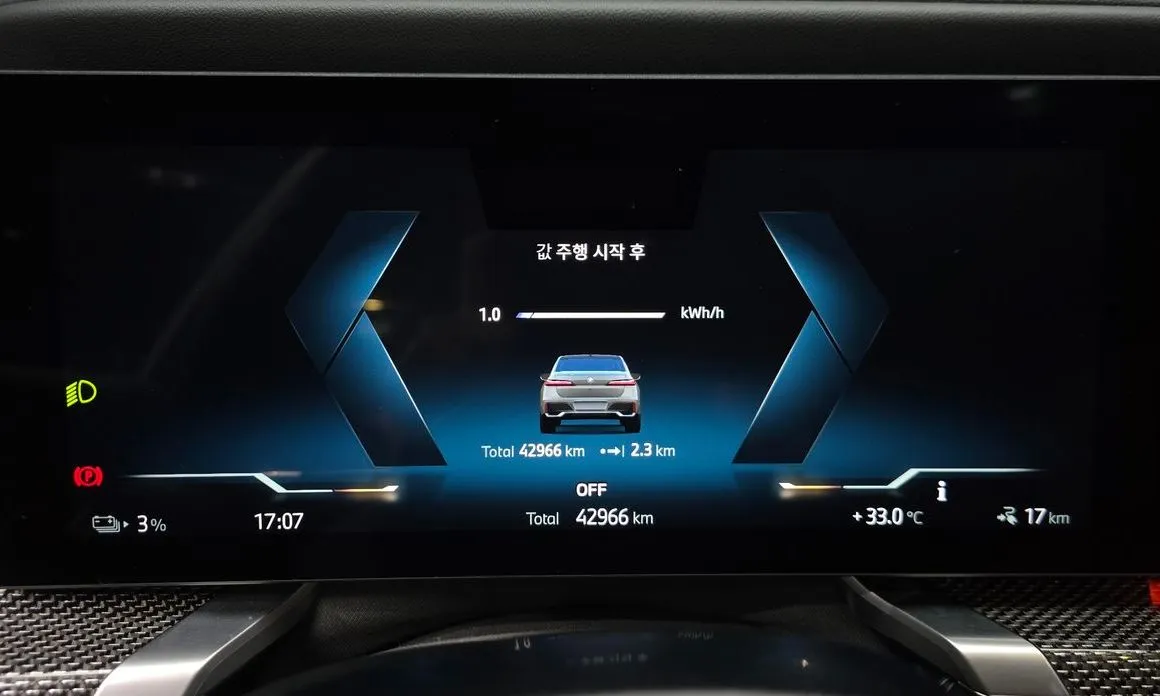 BMW i7 — фото 10