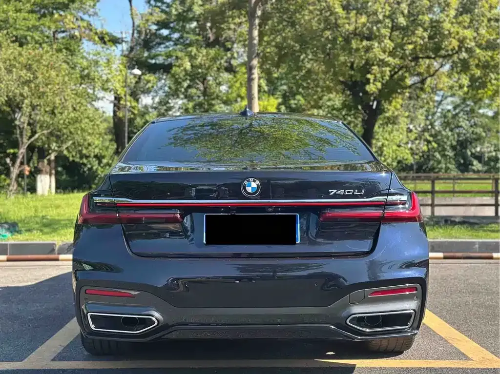 BMW 7 Series — фото 10