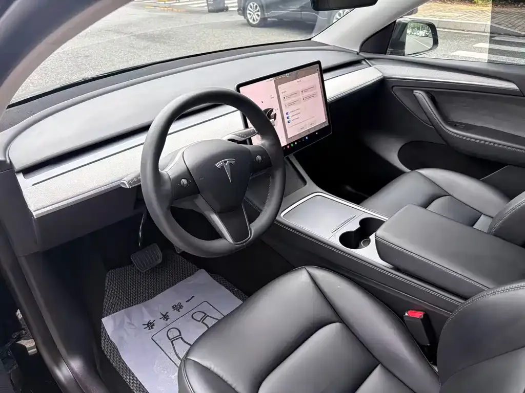 Tesla Model Y — фото 5