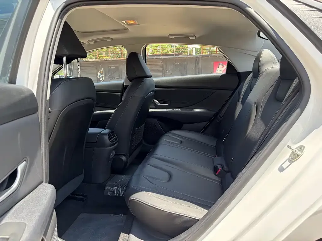 Hyundai Elantra — фото 3
