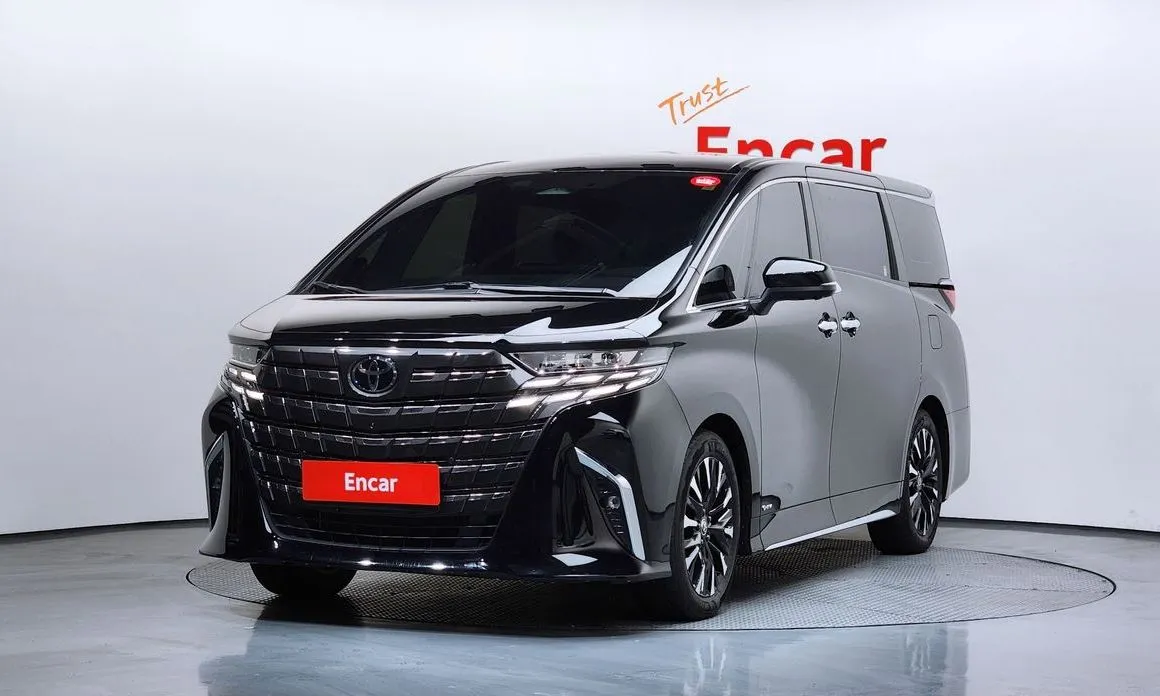 Toyota Alphard — фото 1