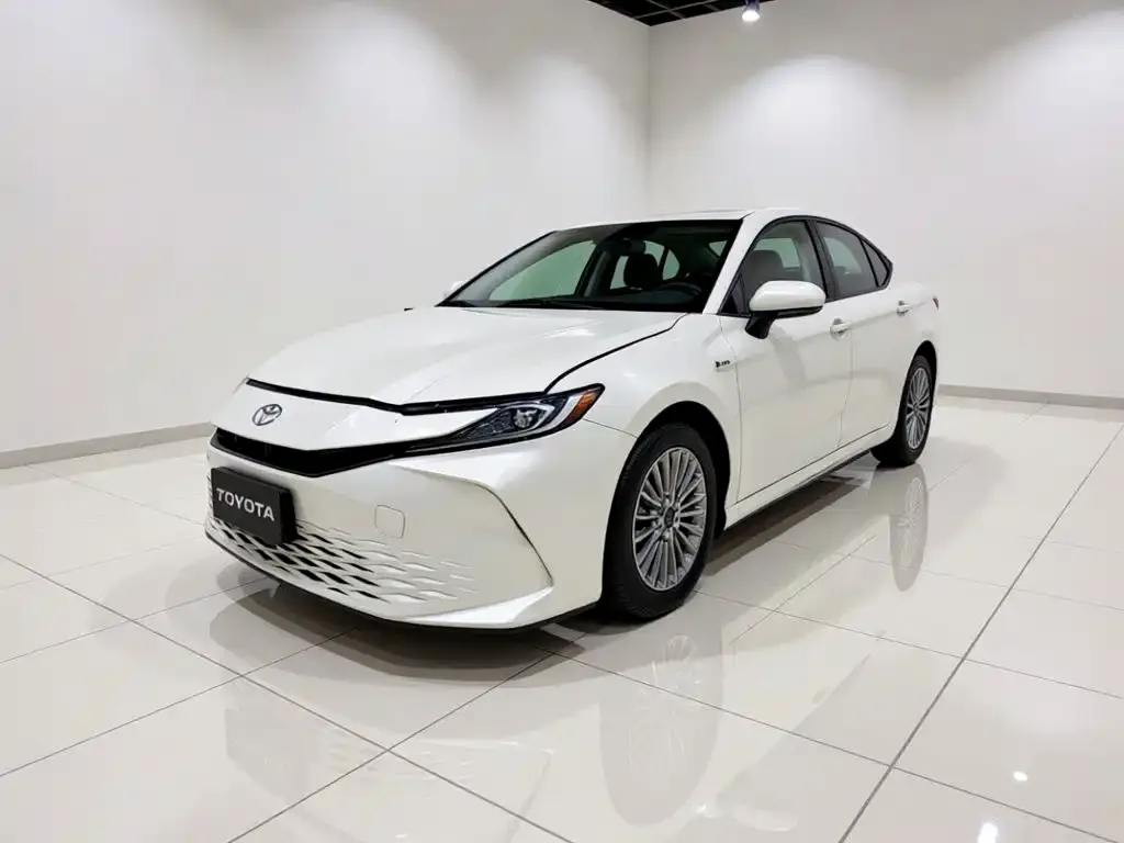 Toyota Camry — фото 2
