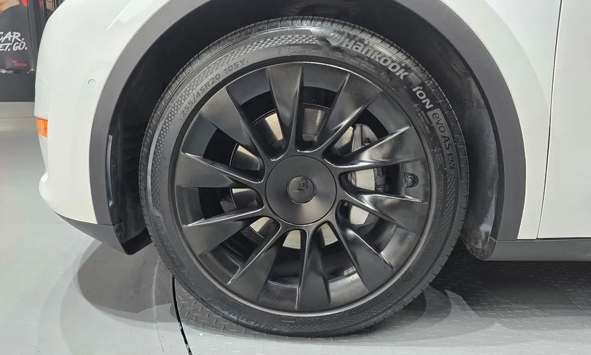 Tesla Model Y — фото 9