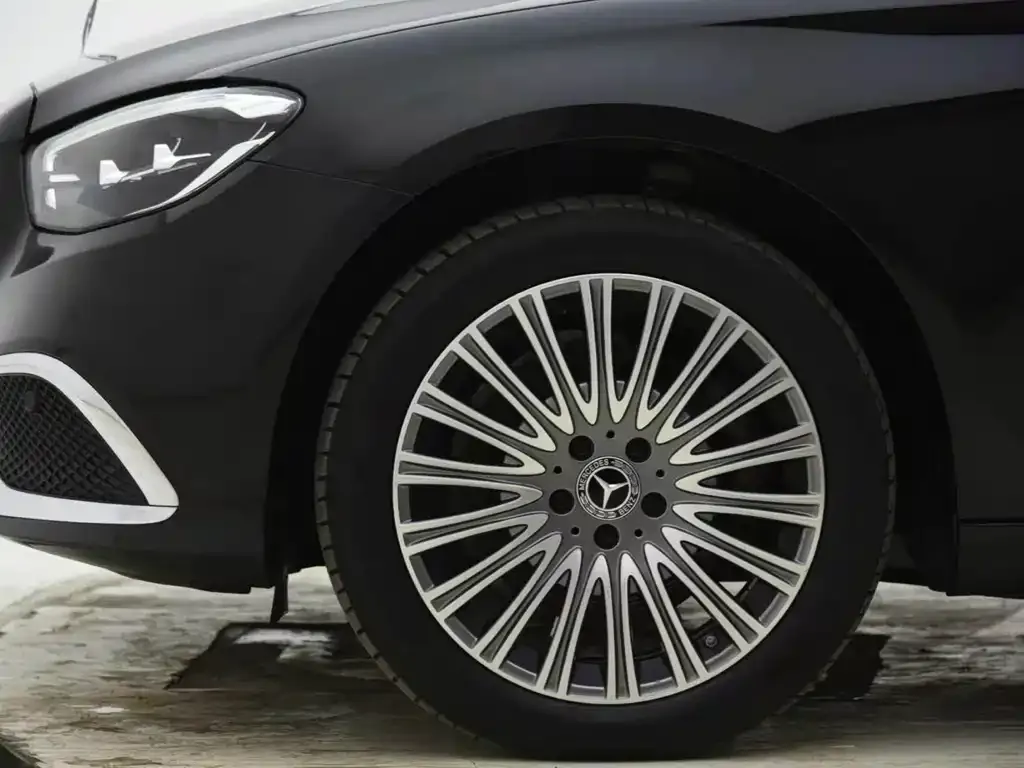 Mercedes-Benz E-Class — фото 10