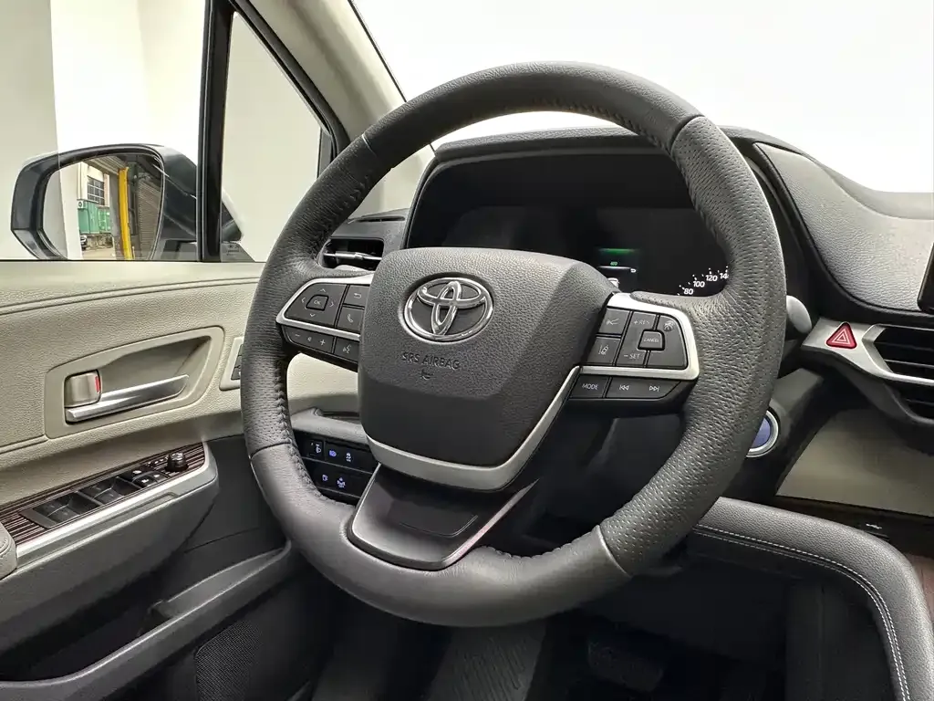 Toyota Granvia — фото 10