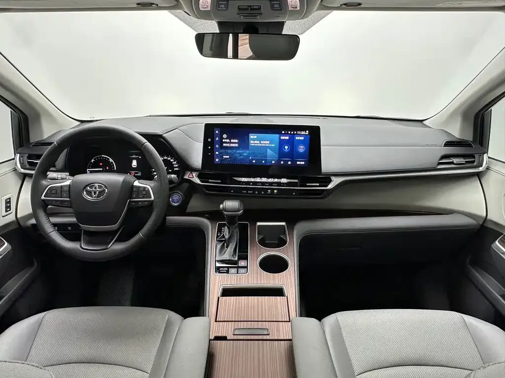Toyota Granvia — фото 7