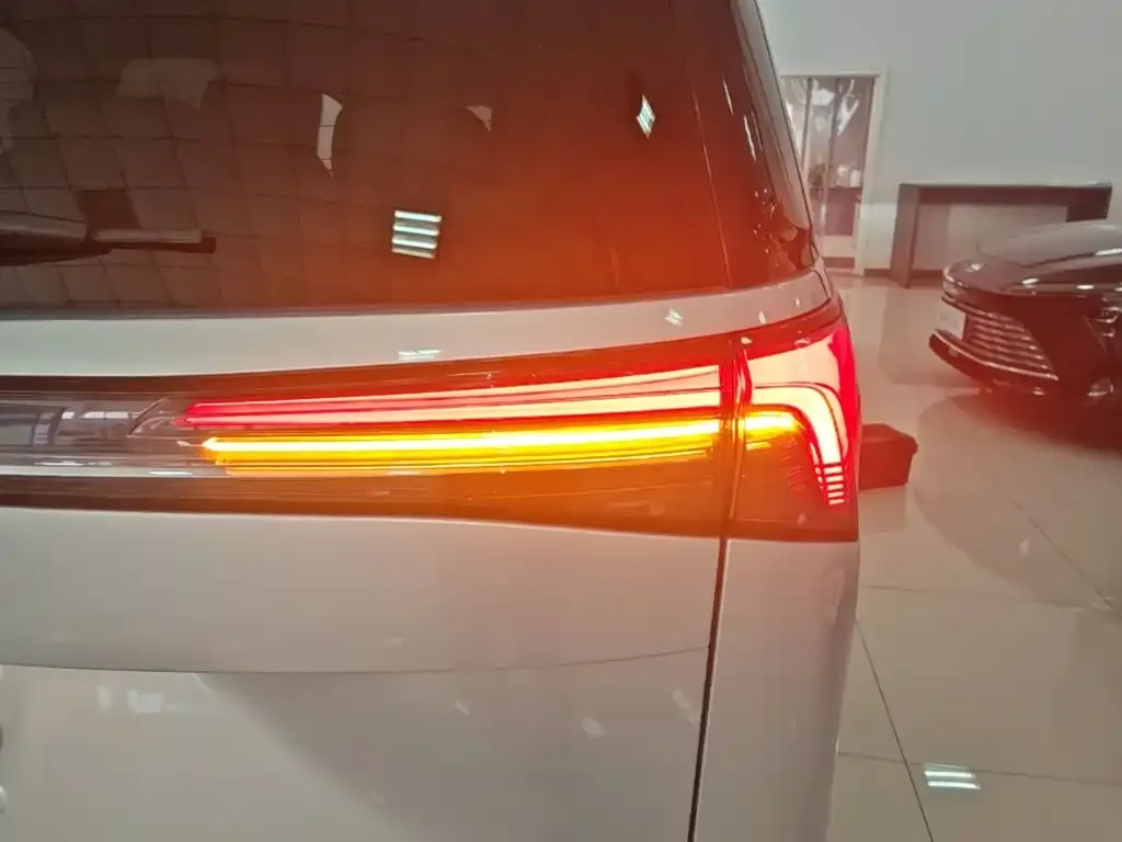 Buick GL8 Hybrid — фото 3