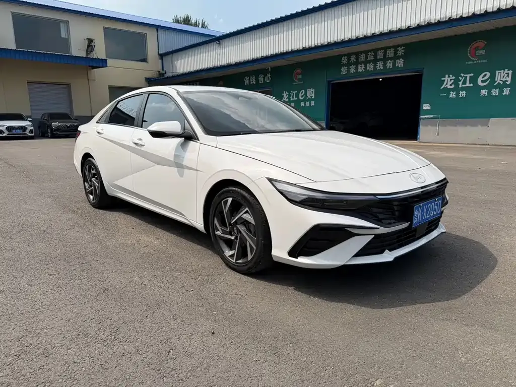 Hyundai Elantra — фото 7