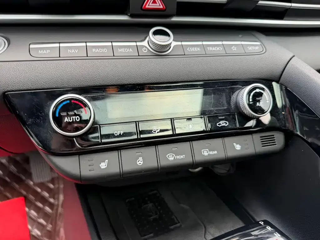 Hyundai Elantra — фото 8