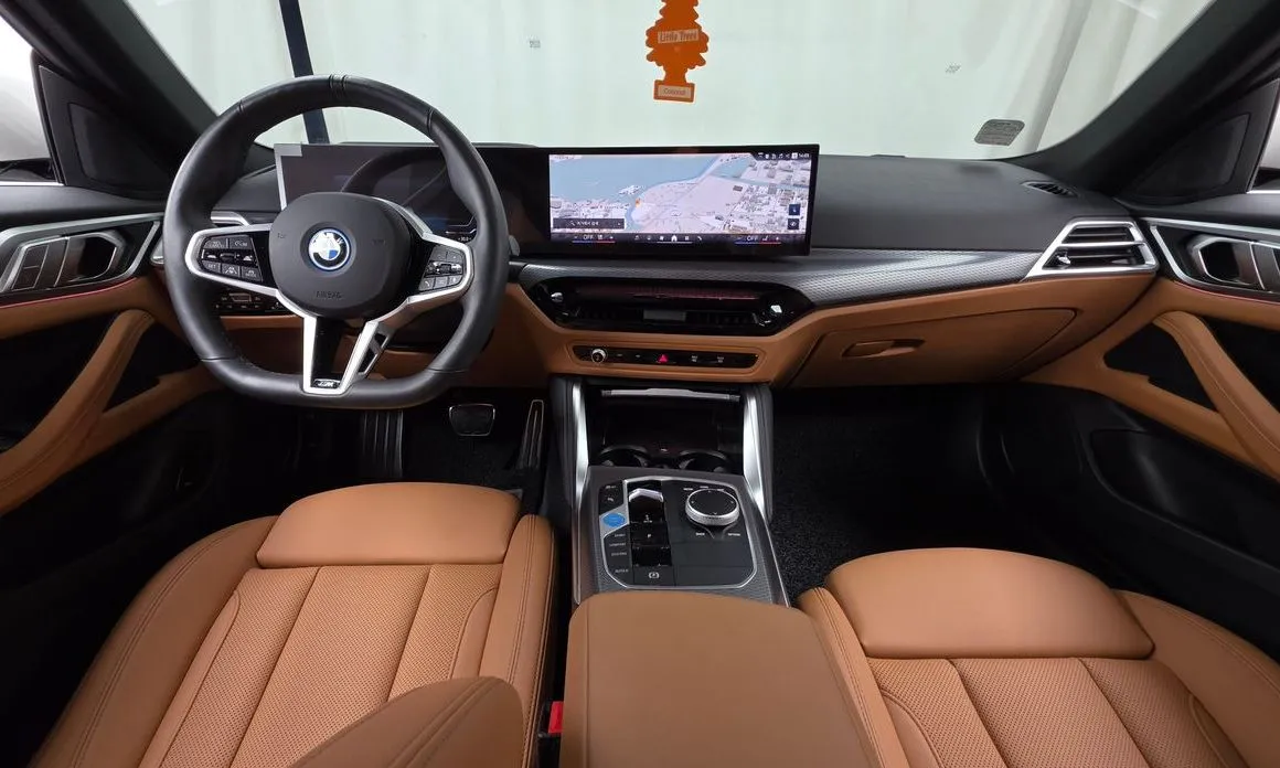 BMW i4 — фото 9