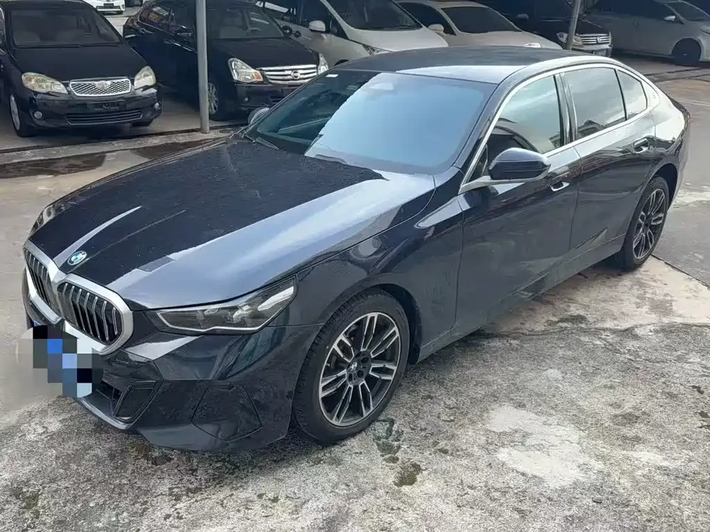 BMW 5 Series — фото 1