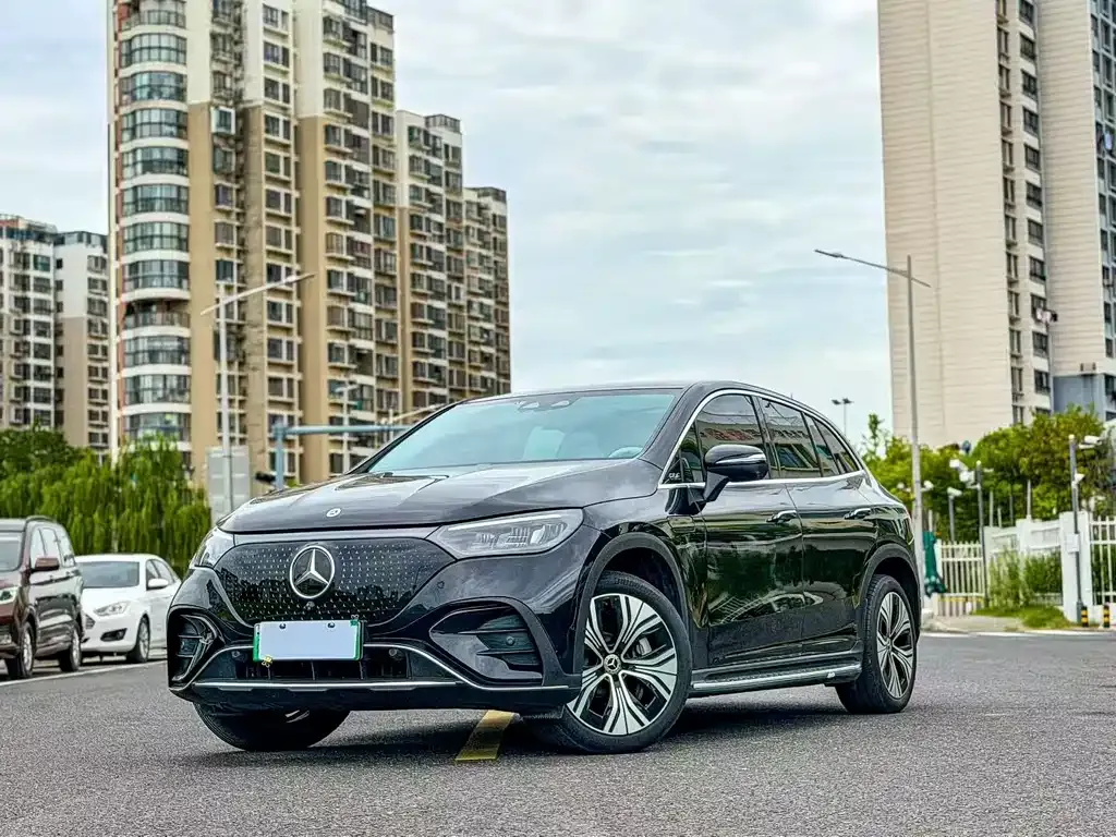 Mercedes-Benz EQE SUV — фото 1