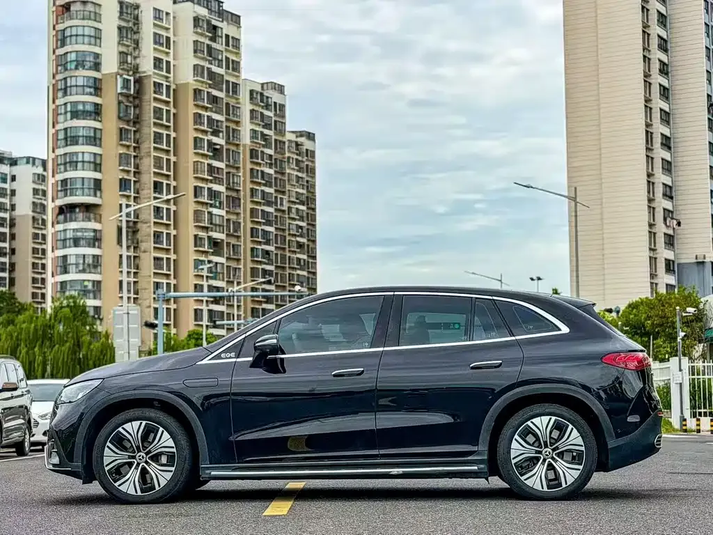 Mercedes-Benz EQE SUV — фото 8