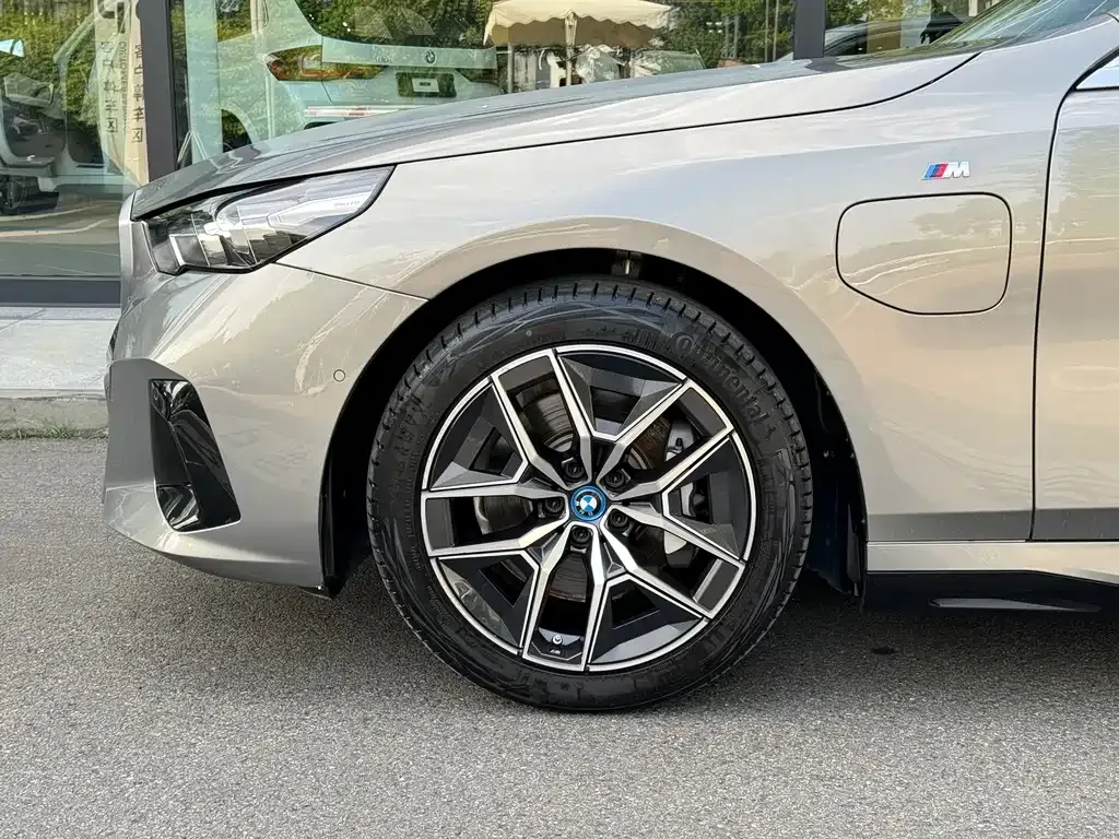 BMW i5 — фото 5