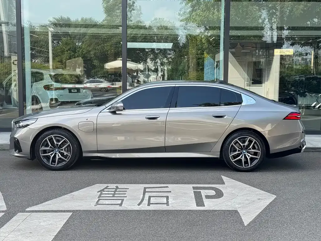 BMW i5 — фото 6