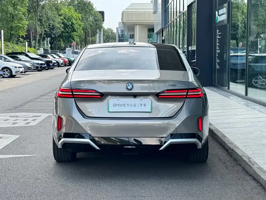 BMW i5 — фото 4