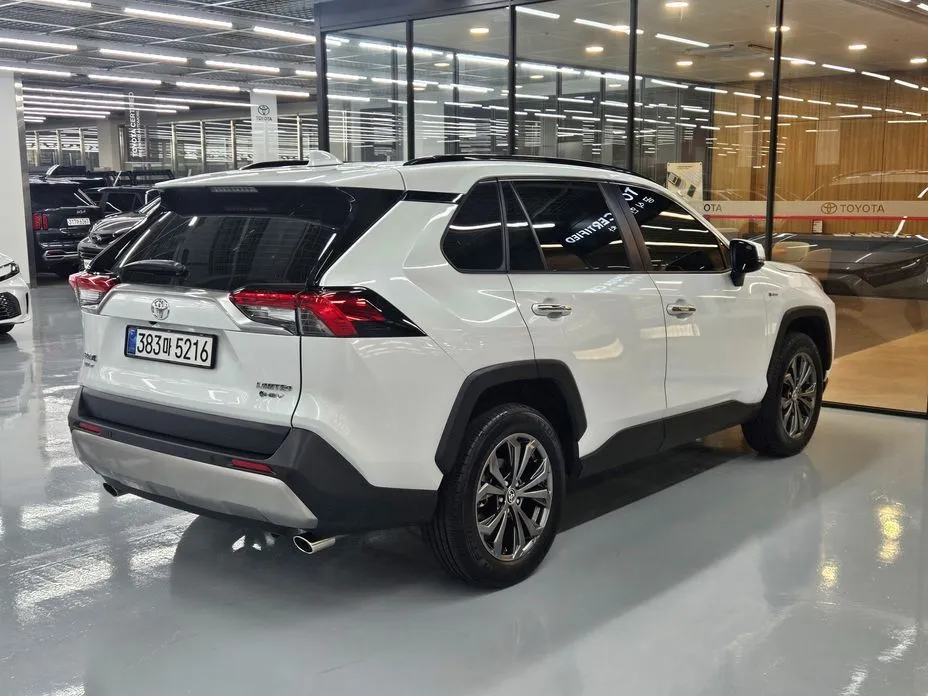 Toyota RAV4 — фото 5